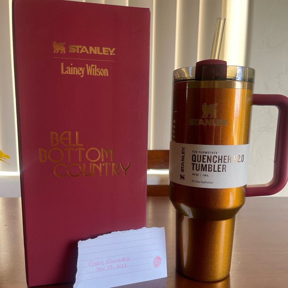 Stanley x Lainey Wilson Country Gold 40 oz quencher
